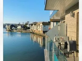 3 The Boatyard - Luxurious waterside 4 bed townhouse, lift, parking