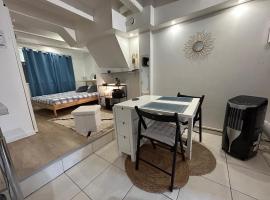 La Garde Studio centre historique, proche plage, climatisation, fibre โรงแรมที่มีสปาในลา การ์ด