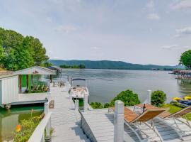 Waterfront Smith Mountain Lake Home with Dock!, hotell i Huddleston