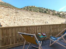 Appartement Le Fort Vue montagne, hotel i Villefranche-de-Conflent