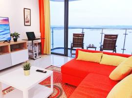 海滨度假屋 3BR Condo ~Walk to Beach @13pax #RoyalStrand, hotel in Johor Bahru