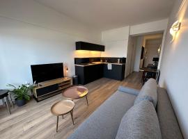 Appartement face mer Le Croisic , piscine privée et plage, хотел в Льо Кроази