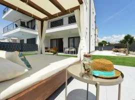 Apartment MI Čiovo with private HOT TUB and garden