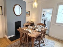 Martha's cottage by the sea, holiday home in Gorleston-on-Sea