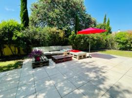 Spacious cocoon with pool in La Rochelle, appartement à La Rochelle