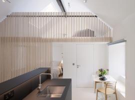 Eastside - Architect designed retreat with wood-fired sauna – hotel w mieście Penicuik