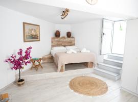 Cycladic Art Dame, hotel with parking in Mési