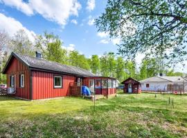 Amazing Home In Ljungby With Harbor View, stuga i Ljungby