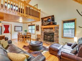 Spacious Cabin with Furnished Deck and Hot Tub!, Hotel in Mashburn Mill