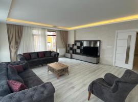 Fancy 3 bedroom Apartment super deluxe Furniture, hotell med parkering i Cimenli
