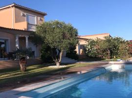 Villa contemporaine & piscine, hotel v destinaci Rieux-Minervois