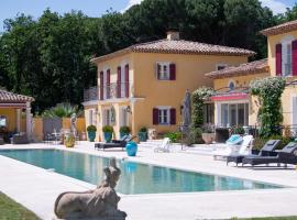 Villa Florentina - 550m2, 5 Chambres - Golfe De Saint-Tropez, hotel in Grimaud