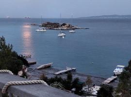 ΘΕΑΛΟΣ ΒΡΑΧΟΣ, hôtel près de la plage à Saterlí