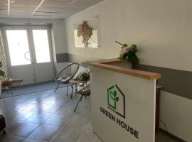 Хостел Житомир GREEN HOUSE, hostel in Zhytomyr