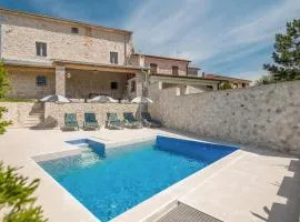 Stunning Home In Vizinada With Outdoor Swimming Pool, 3 Bedrooms And Wifi