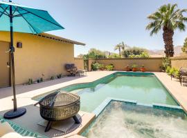 2 Mi to Indian Wells Palm Desert Home with Fire Pit, khách sạn ở Palm Desert