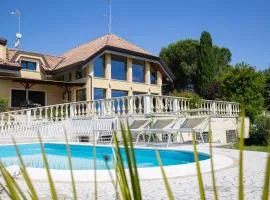 Villa Rolls - Porzione di Villa con piscina,giardino e parcheggi