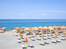 2 Bedroom Lovely Apartment In Marina Di Strongoli โรงแรมในMarina di Strongoli