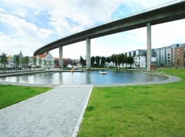 Spacious Waterfront Apartment with Free Parking - upgraded 2024, būstas prie paplūdimio Stavangeryje