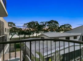 Rooftop Island Sunsets، فندق في Bongaree