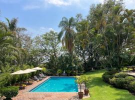 Casa Gabriela para gozar con los tuyos-piscina con calefacción, pet-friendly hotel in Cuernavaca