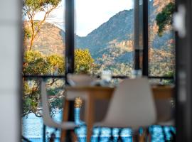 Dock of the Bay, hotel di Coles Bay