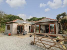 Edwin's View, holiday home in Helston