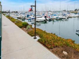 Elegant & Cozy Marina Condo, hotel med jacuzzi i Oxnard