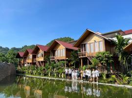 Phong Nha Mountain House، فندق مع موقف سيارات في Vực Trô