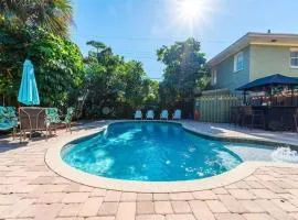 Resort-style Estate w/ Pvt Guest Suites- Sleeps 15