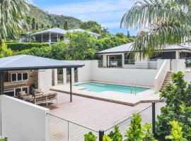 The Orchard House - Luxury Villa on a Sprawling Tropical Acreage, hôtel à Redlynch