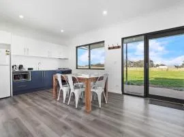 Glenowrie Cottage - 2 Queen Beds - Near Cadia
