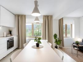 Modern holiday home with terrace close to Nova Gorica, budgethotell i Miren