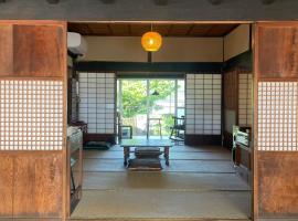 ゲストハウス　にじゅうよん, cabaña o casa de campo en Sakashita