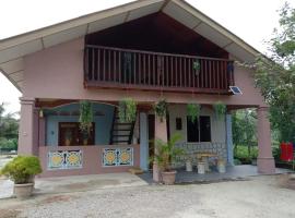 Homestay D'Hiburan Kuala Rompin, cottage in Kuala Rompin