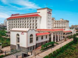 Flamingo Hotel Sector 67 I Studio Rooms I Gurgaon: Gurgaon şehrinde bir otoparklı otel