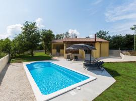 Villa Savey - heated pool, будинок для відпустки у місті Šivati