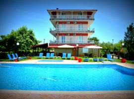 Denis Hotel and Bungalows, hotell i Korinos