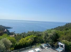 Luxury studio suite in artist Villa with sea view, hotel in Èze