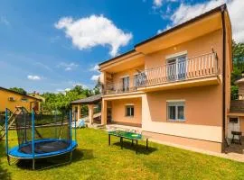 Awesome Apartment In Bresca