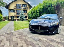 JANINE GARDEN, hótel í Braşov