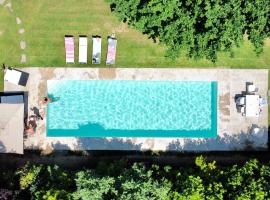 Green Escape Guesthouse with Pool in Villa, apartment in Florence
