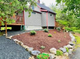 Tiny home within walking distance of Acadia NP, hotell i Tremont