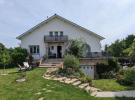 La Maison, casa per le vacanze a Mirebeau-sur-Bèze