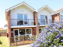 Corton Retreats At Waterside Park, holiday home in Corton