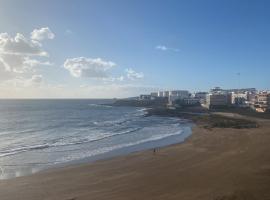 Salinetas, frente al mar y playa, hotel ieftin din Telde