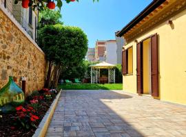 Serra di mare casa con giardino, hotel a Livorno