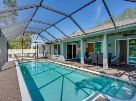 Cheery Fort Myers Vacation Rental with Private Pool!、エステロのプール付きホテル