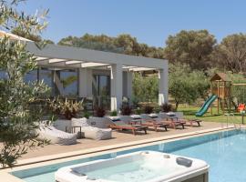 Agrielia Villas, featuring Heated Spa Whirlpool, By ThinkVilla, hotel v destinaci Pigianos Kampos