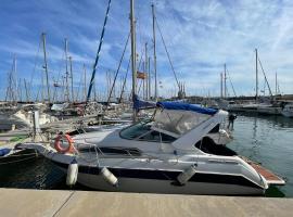 Yate Eos, alojamiento en un barco en Badalona